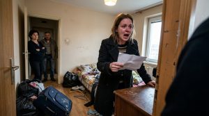 „Ti meg mégis mit műveltek itt? Elment az eszetek?!” – dühösen robbant ki Annából, amikor feltépte a lakás ajtaját